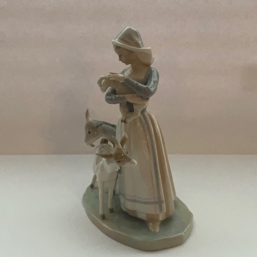 Lladro #1001 Shepherdess With Goats- RARE - Picture 2 of 8